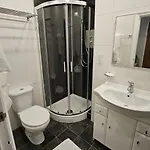 Victoria Loft - 1 Bedroom With Off Site Access *