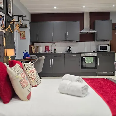 Victoria Loft - 1 Bedroom With Off Site Access Διαμέρισμα
