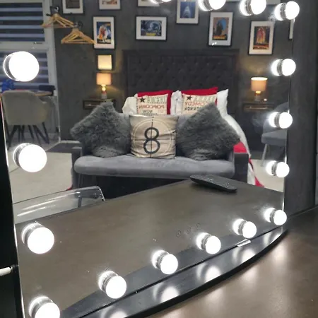 Victoria Loft - 1 Bedroom With Off Site Access באונס-און-ווינדרמיר