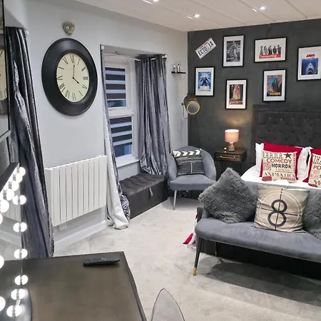 Victoria Loft - 1 Bedroom With Off Site Access * באונס-און-ווינדרמיר