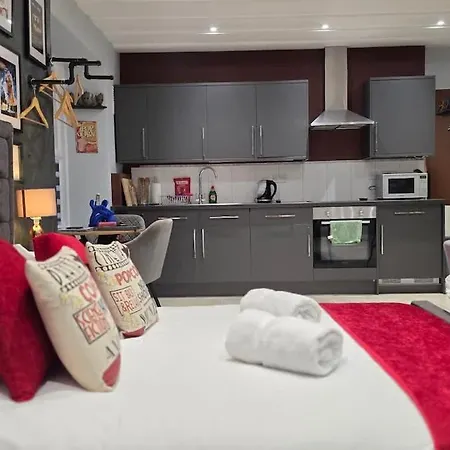 Victoria Loft - 1 Bedroom With Off Site Access Feriehus *