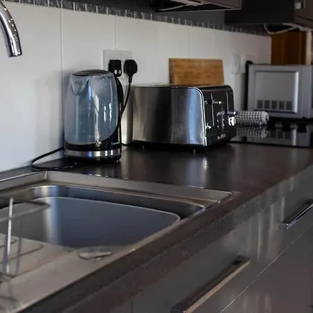 Victoria Loft - 1 Bedroom With Off Site Access