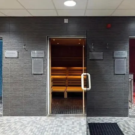 Victoria Loft - 1 Bedroom With Off Site Access Feriehus